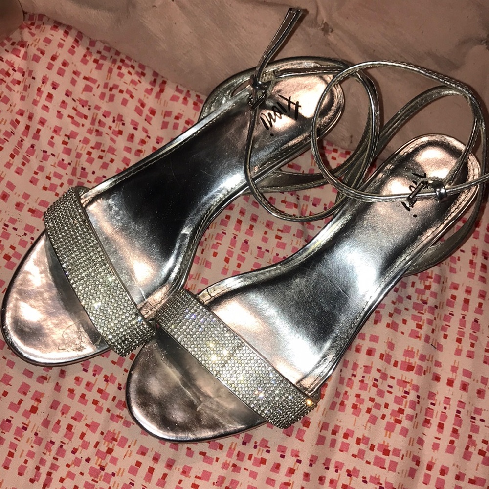 Fioni short heel shoes